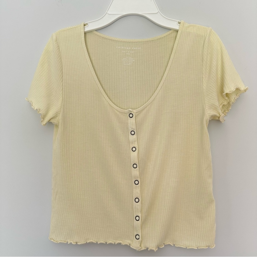 Women’s American Eagle snap button down short sleeve crop shirt ruffled cuffs
